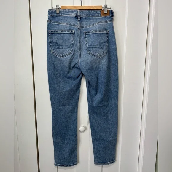 American Eagle Strigid Ripped Mom Jean, Size 6 - Picture 3 of 5